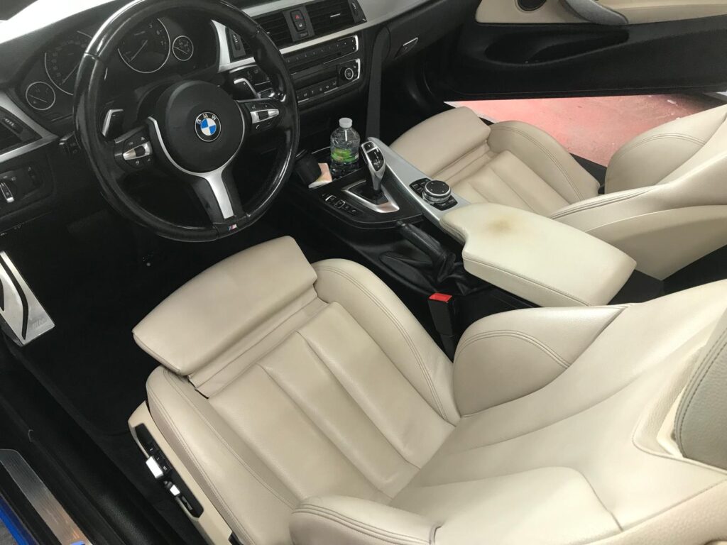 Professionelle Autoreinigung in Zürich mit gründlicher Innenreinigung und Lederpflege direkt bei Ihnen vor Ort durch Auto Pro Deluxe.