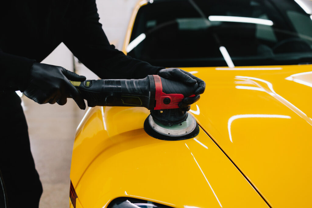 Auto Polieren in Solothurn – maschinelle Lackpolitur für spiegelnden Glanz, Kratzerentfernung und nachhaltigen Lackschutz.